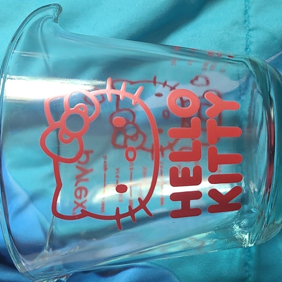 PYREX® Hello KITTY® 2-cup Measuring Cup - Picture 2 of 4